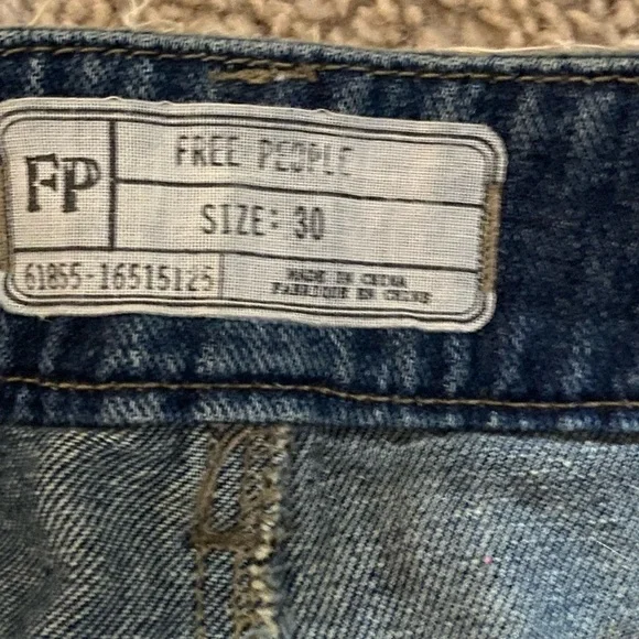 FREE PEOPLE Patched patchwork slim slouch jeans size 30 - Picture 8 of 8